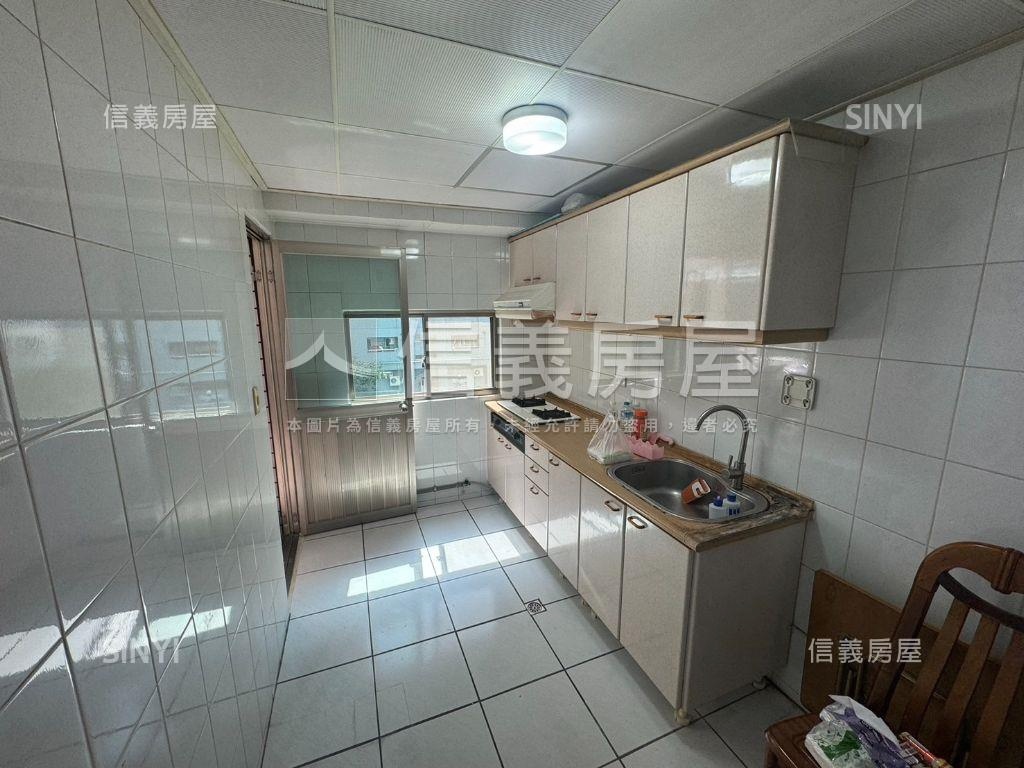 由鉅建設！南屯大三房平車房屋室內格局與周邊環境