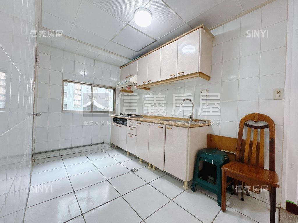 由鉅建設！南屯大三房平車房屋室內格局與周邊環境