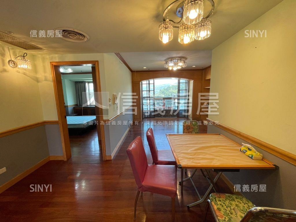 名峰天下景觀三房坡平車位房屋室內格局與周邊環境