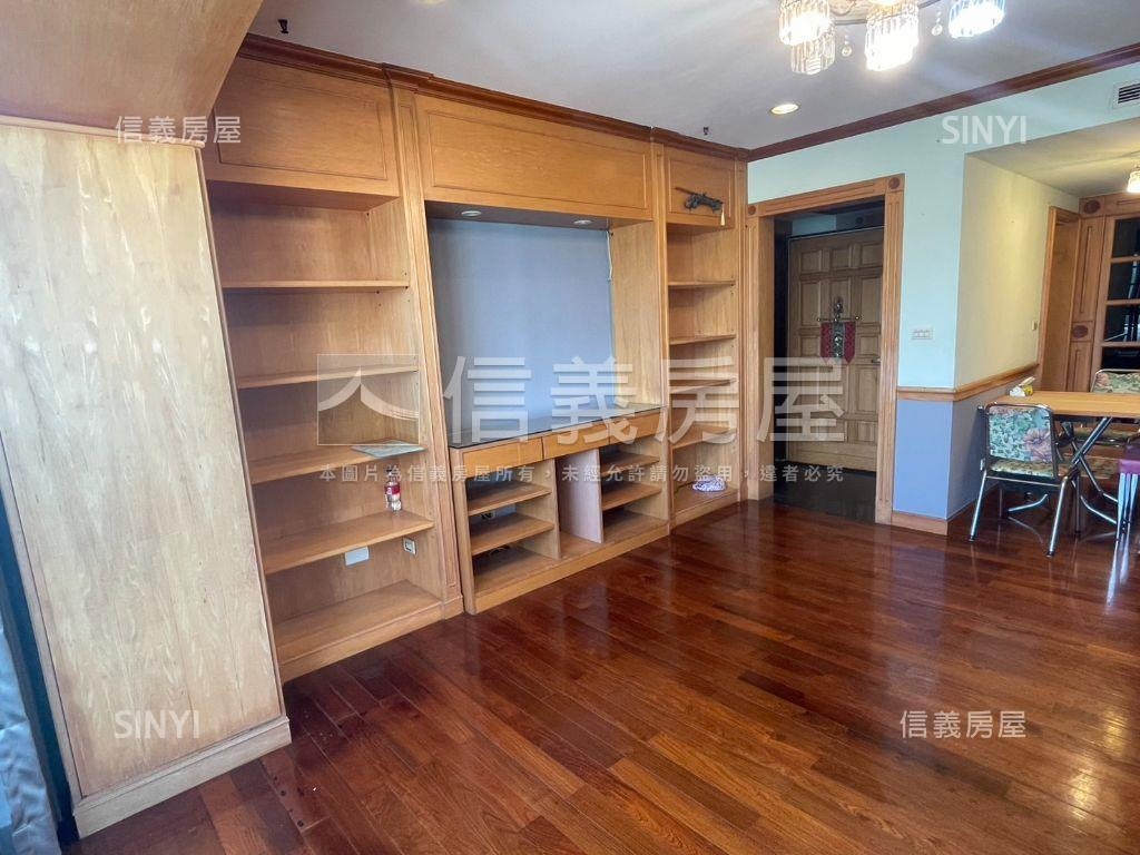 名峰天下景觀三房坡平車位房屋室內格局與周邊環境