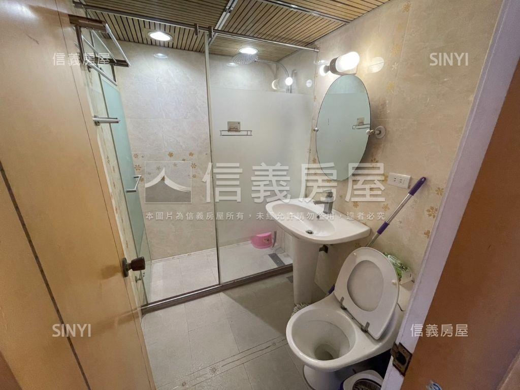 名峰天下景觀三房坡平車位房屋室內格局與周邊環境