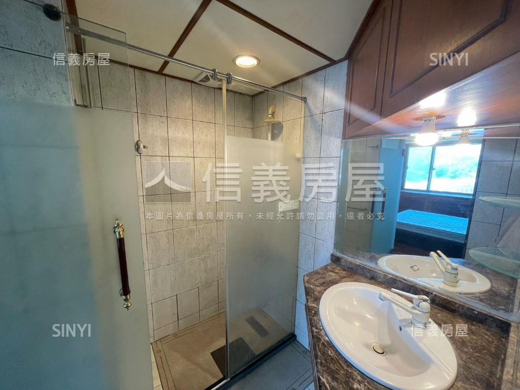 名峰天下景觀三房坡平車位房屋室內格局與周邊環境