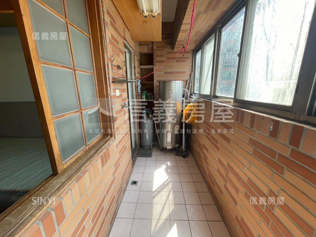 名峰天下景觀三房坡平車位房屋室內格局與周邊環境
