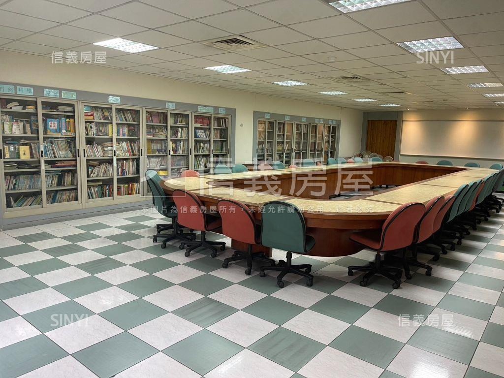 名峰天下景觀三房坡平車位房屋室內格局與周邊環境