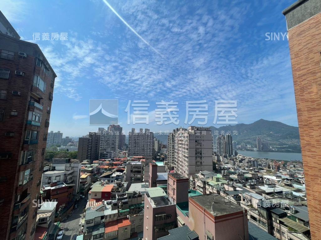 名峰天下景觀三房坡平車位房屋室內格局與周邊環境