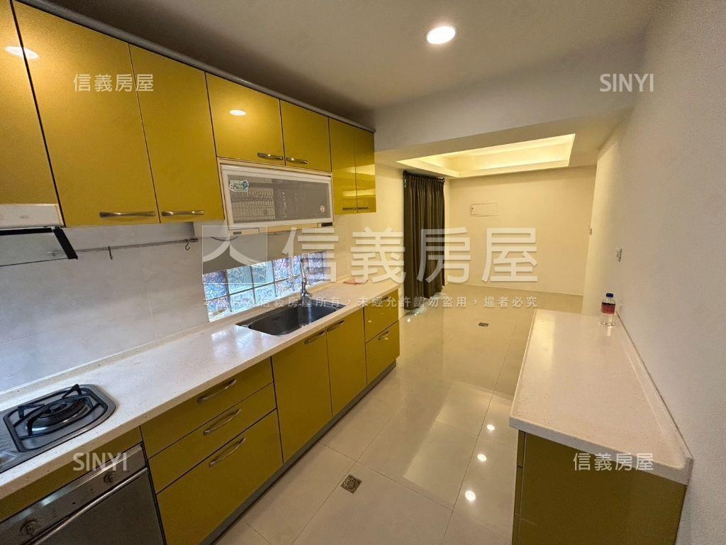 中央新村邊間明亮３房車位房屋室內格局與周邊環境