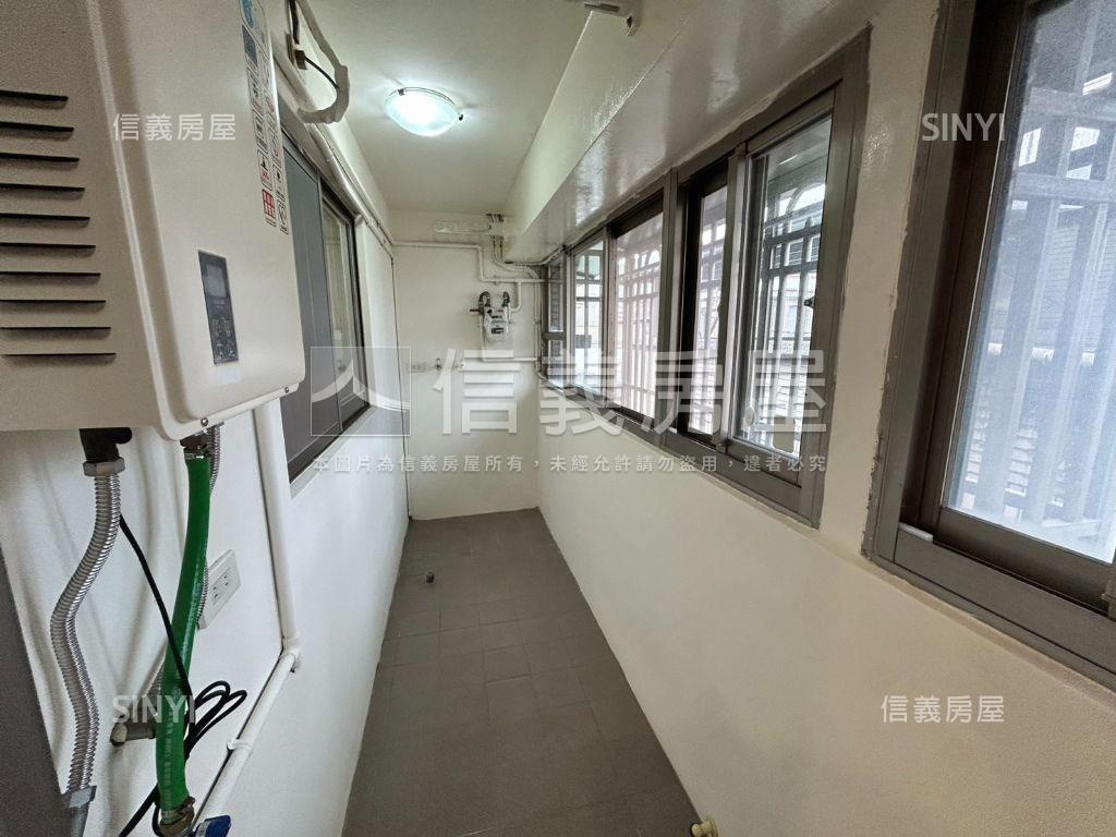 中央新村邊間明亮３房車位房屋室內格局與周邊環境