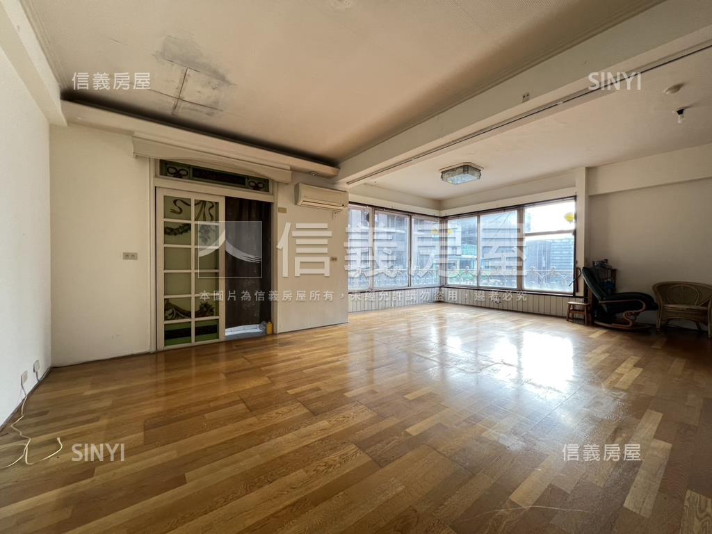 近捷運邊間香格里拉房屋室內格局與周邊環境