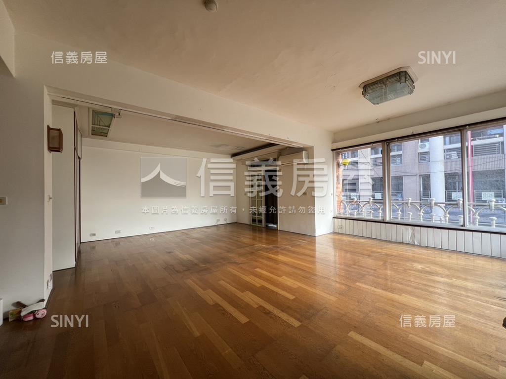 近捷運邊間香格里拉房屋室內格局與周邊環境