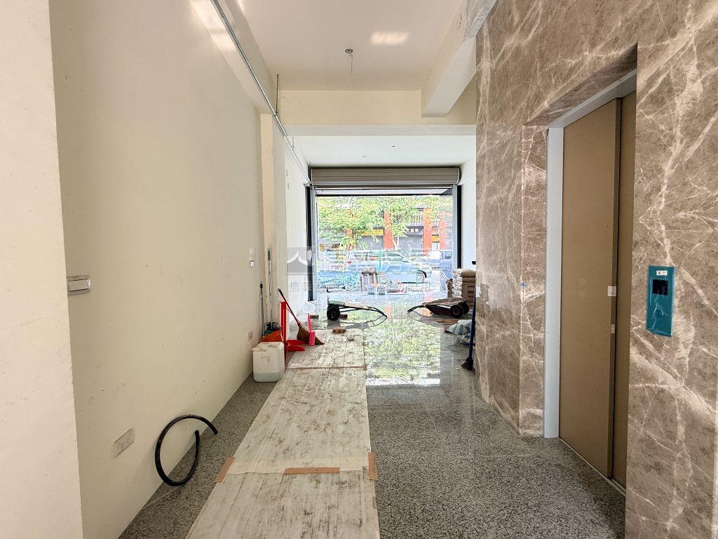 近漢神百貨加蓋電梯店住房屋室內格局與周邊環境