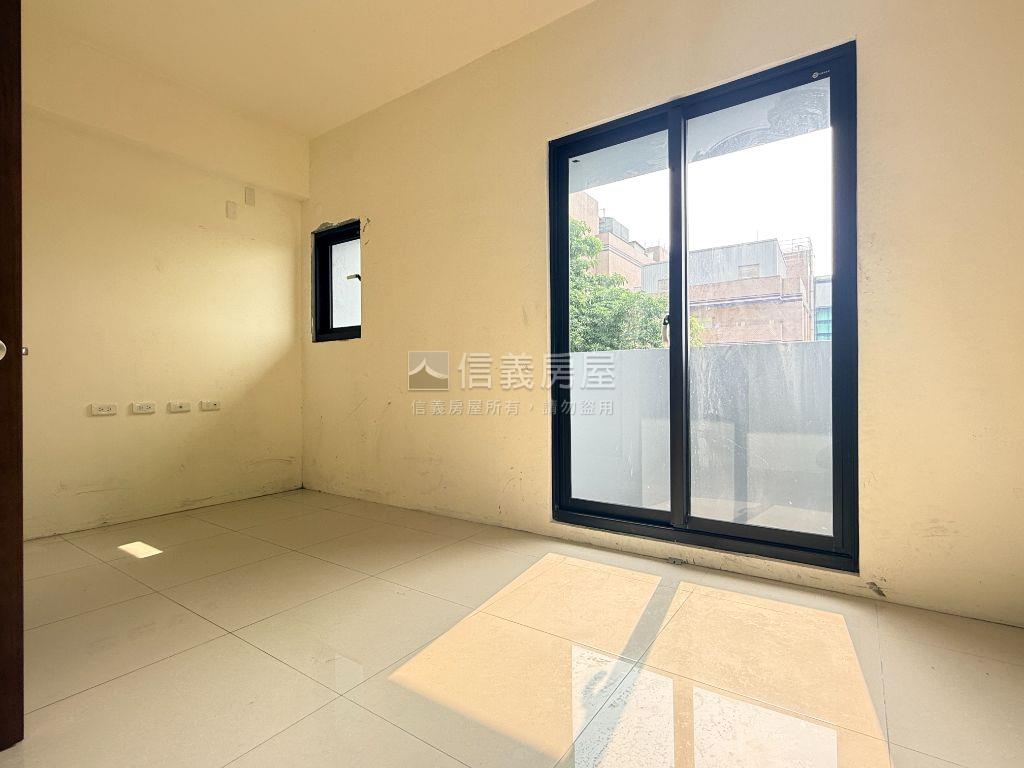近漢神百貨加蓋電梯店住房屋室內格局與周邊環境