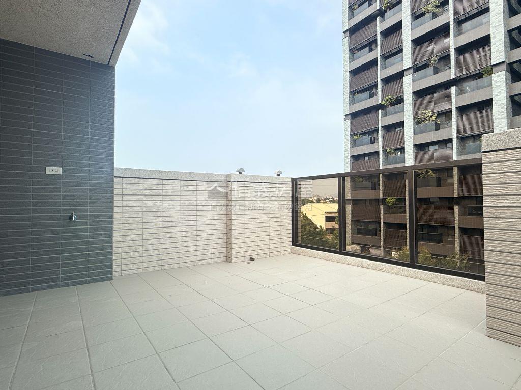 近漢神百貨加蓋電梯店住房屋室內格局與周邊環境