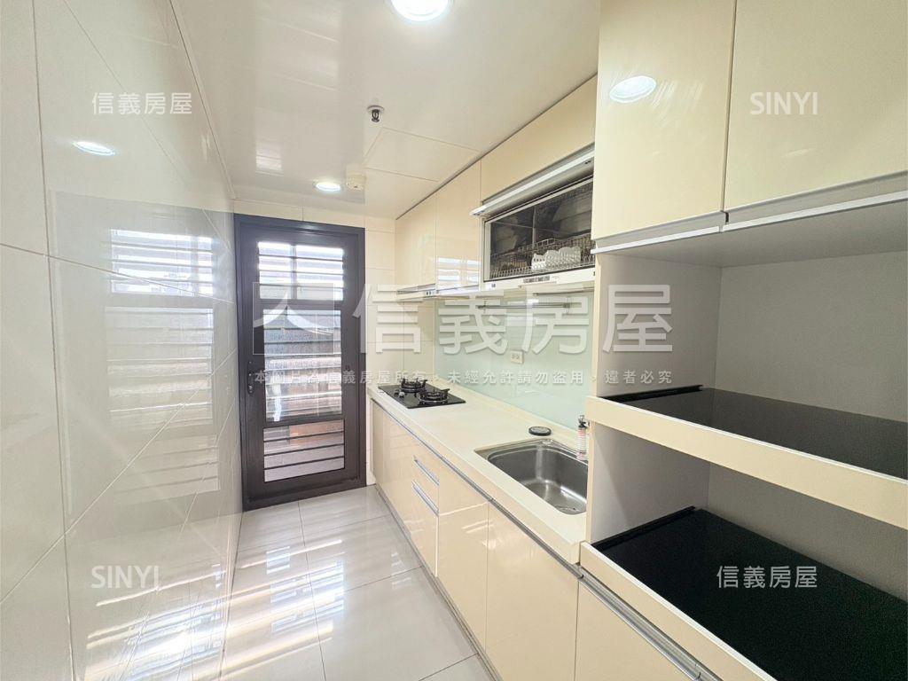 八擴湖景美三房車位房屋室內格局與周邊環境