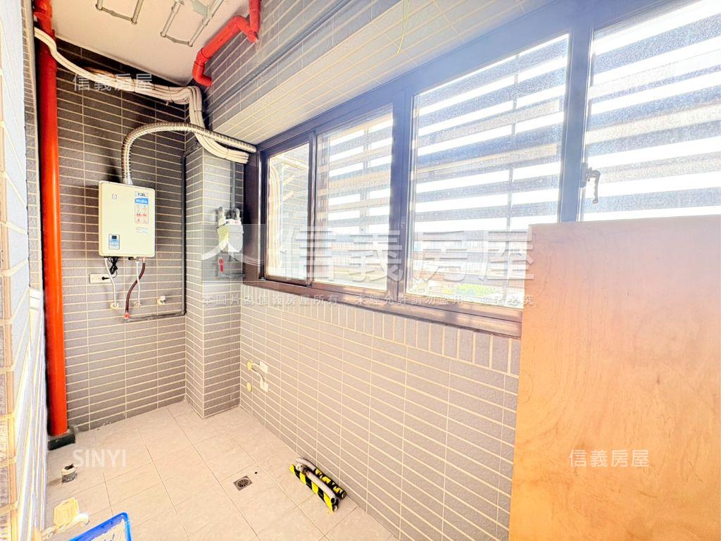 八擴湖景美三房車位房屋室內格局與周邊環境