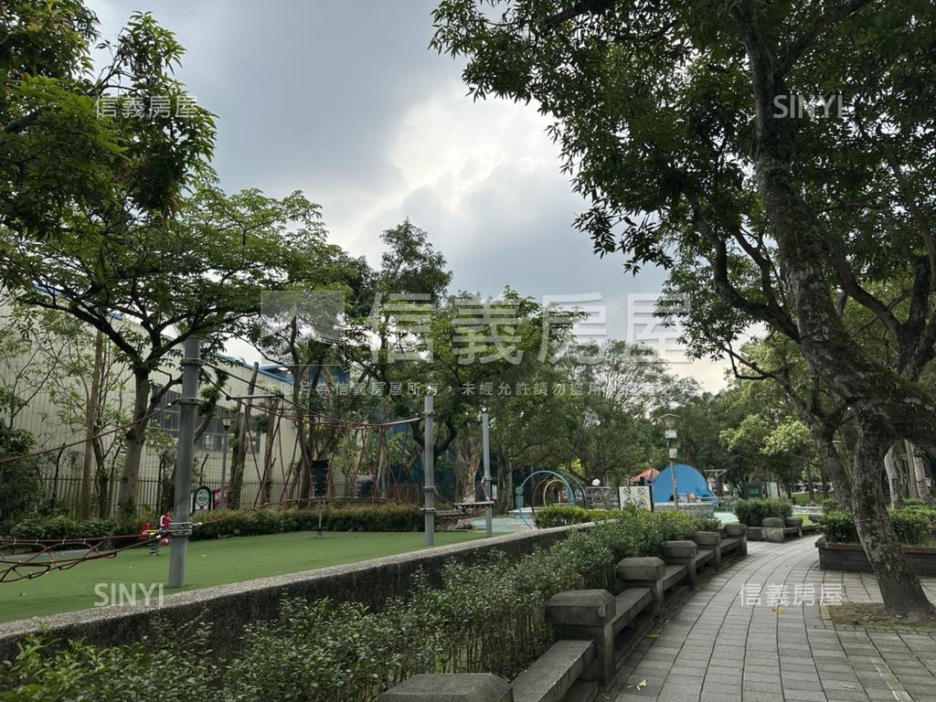 捷運面公園綠景邊間三樓房屋室內格局與周邊環境