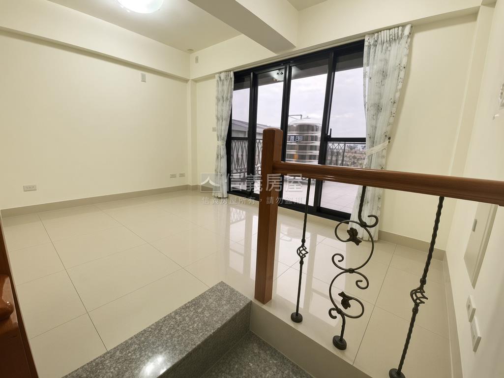 新紐約Ⅱ臨路邊間美墅房屋室內格局與周邊環境