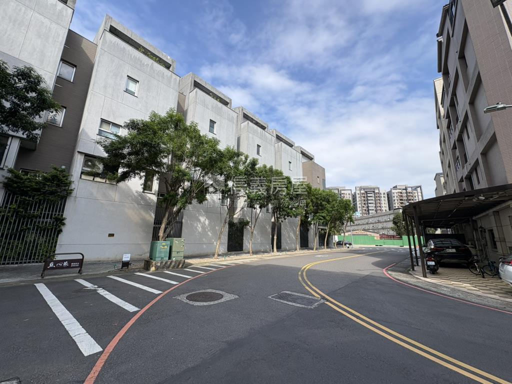新紐約Ⅱ臨路邊間美墅房屋室內格局與周邊環境