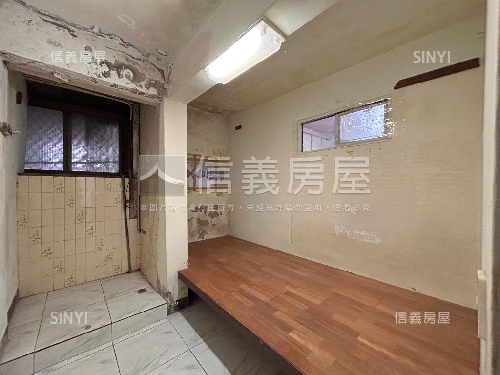 邊間一樓大庭院地下室房屋室內格局與周邊環境