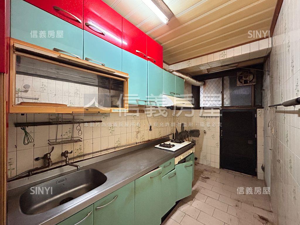 邊間一樓大庭院地下室房屋室內格局與周邊環境