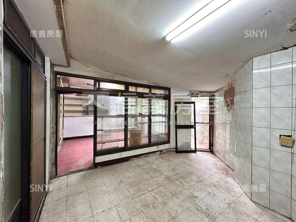 邊間一樓大庭院地下室房屋室內格局與周邊環境