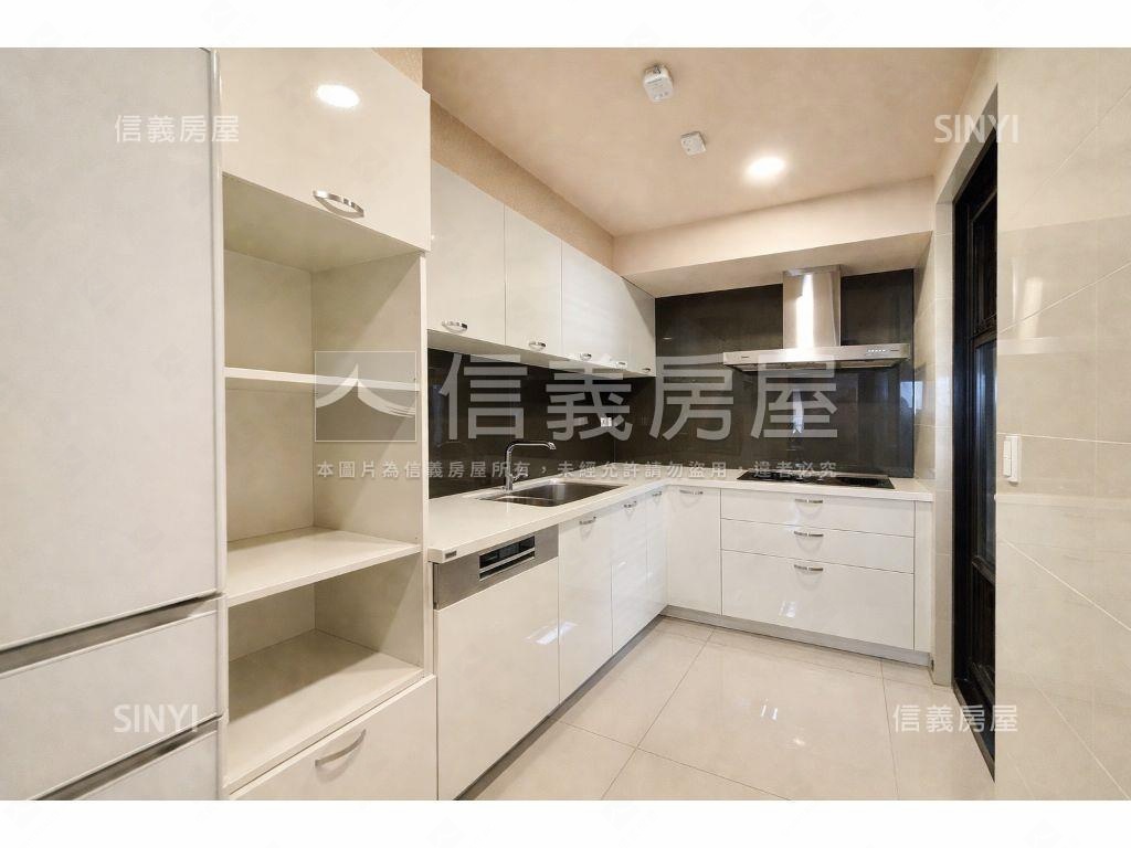 國泰御博苑帝王３房雙平車房屋室內格局與周邊環境