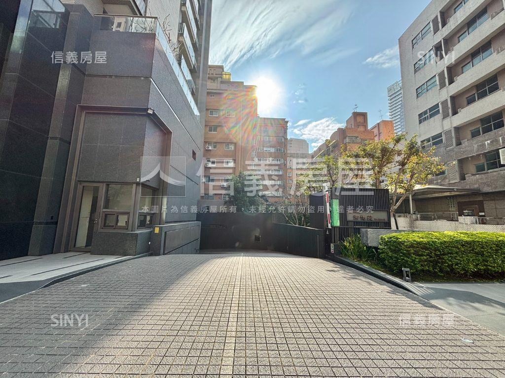 國泰御博苑帝王３房雙平車房屋室內格局與周邊環境