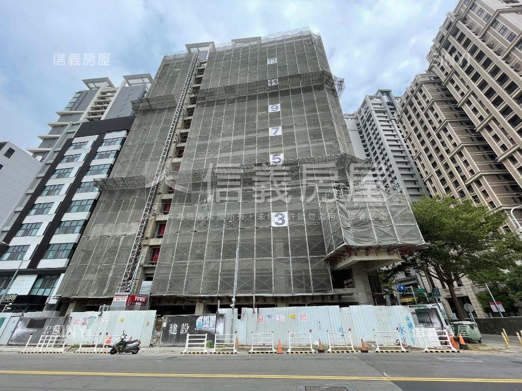 近好市多邑品軒Ｃ棟８樓房屋室內格局與周邊環境