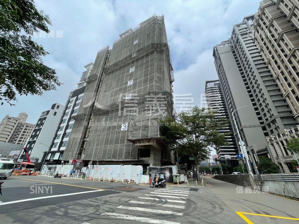 近好市多邑品軒Ｃ棟８樓房屋室內格局與周邊環境