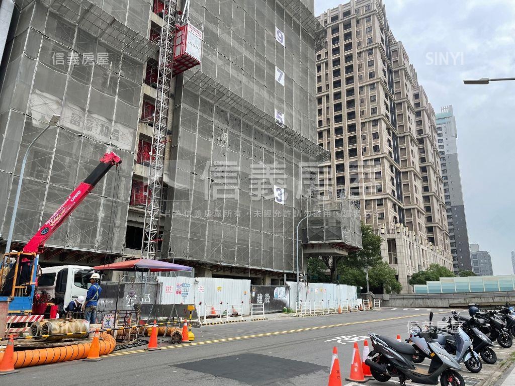 近好市多邑品軒Ｃ棟８樓房屋室內格局與周邊環境
