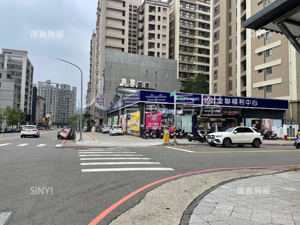 近好市多邑品軒Ｃ棟８樓房屋室內格局與周邊環境