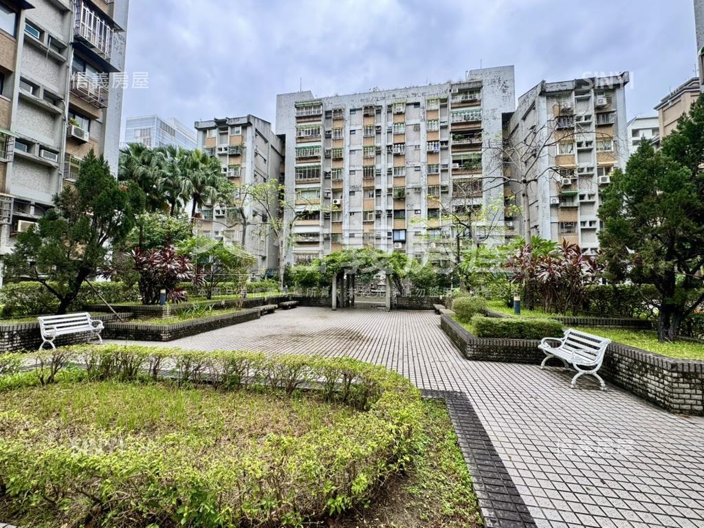 公教住宅電梯美三房車位房屋室內格局與周邊環境