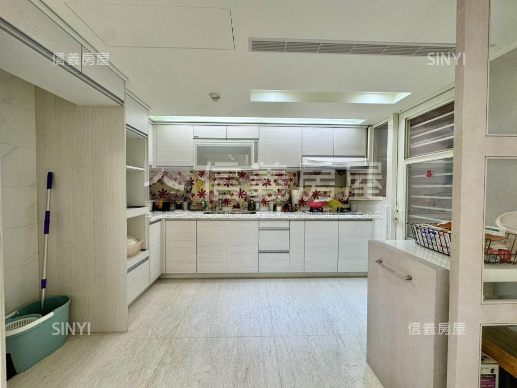 公教住宅電梯美三房車位房屋室內格局與周邊環境