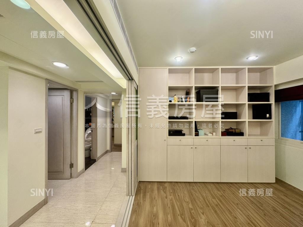 公教住宅電梯美三房車位房屋室內格局與周邊環境