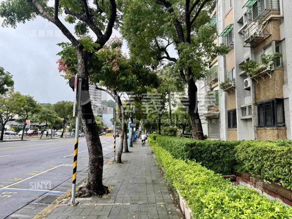 公教住宅電梯美三房車位房屋室內格局與周邊環境