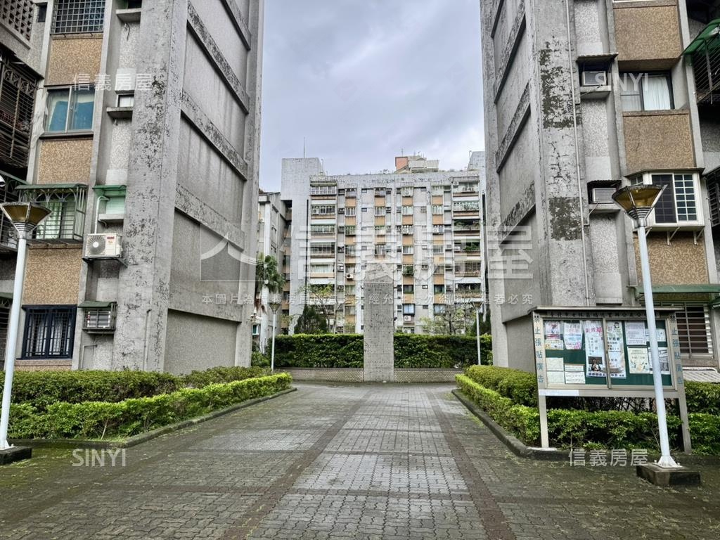 公教住宅電梯美三房車位房屋室內格局與周邊環境