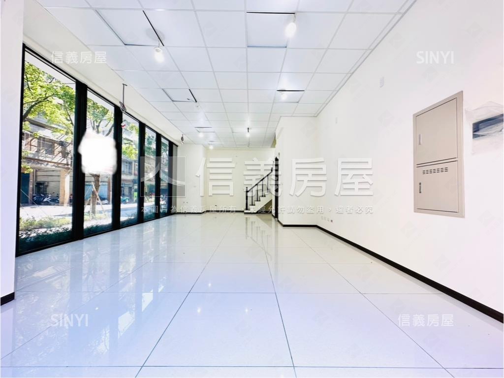 全新落成邊間挑高店面車位房屋室內格局與周邊環境
