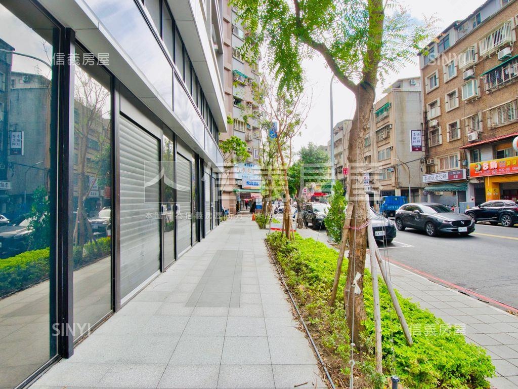 全新落成邊間挑高店面車位房屋室內格局與周邊環境
