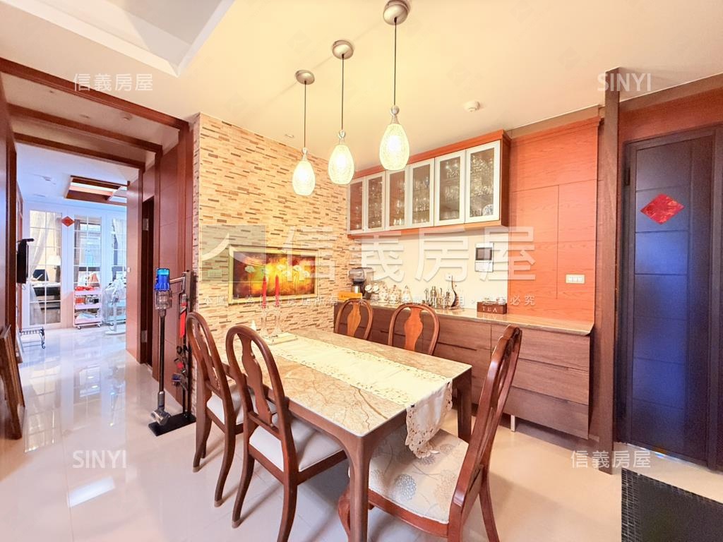 國際館美式豪邸房屋室內格局與周邊環境