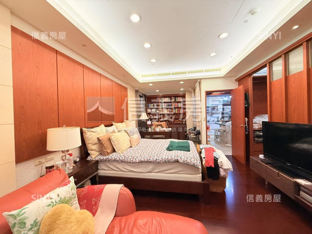 國際館美式豪邸房屋室內格局與周邊環境