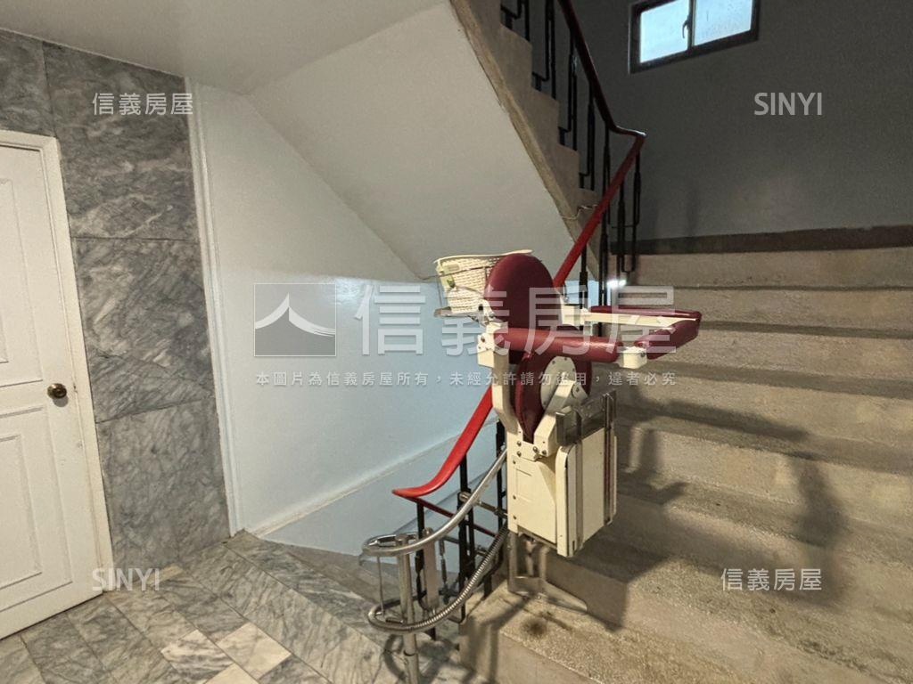 正面大景－白雲山莊房屋室內格局與周邊環境