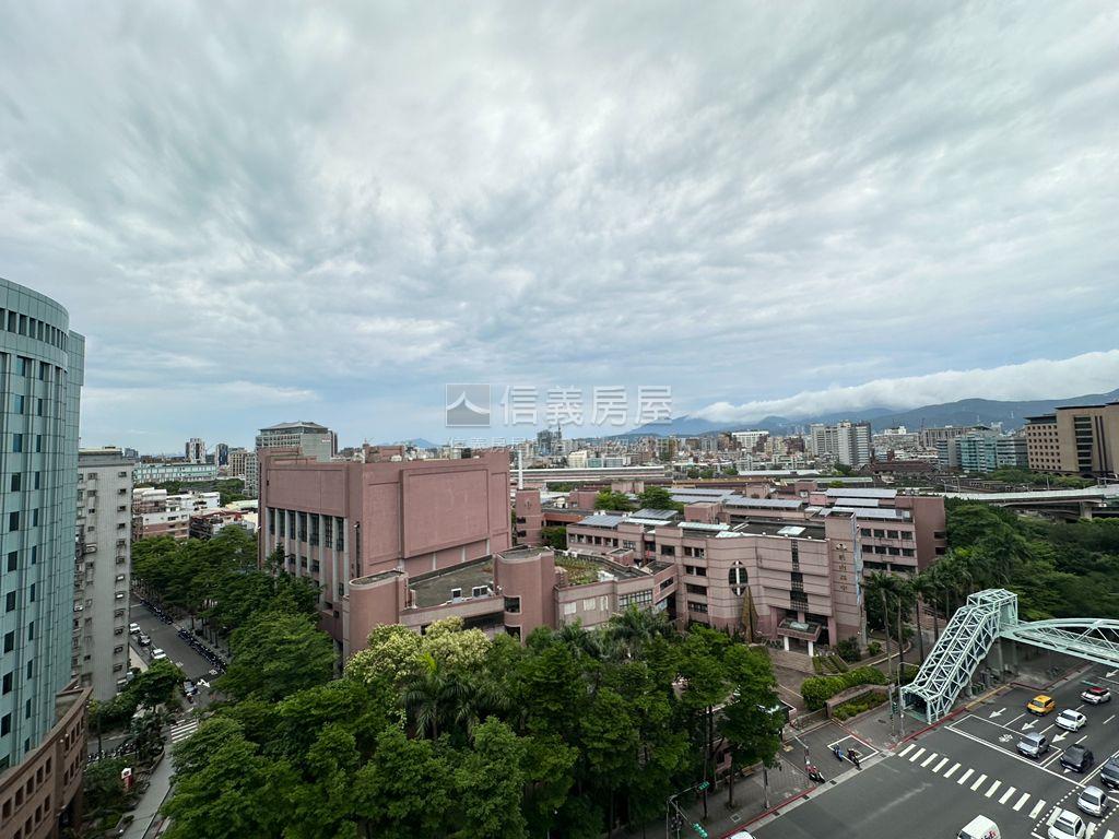 專任新寶帷幕高樓美景房屋室內格局與周邊環境
