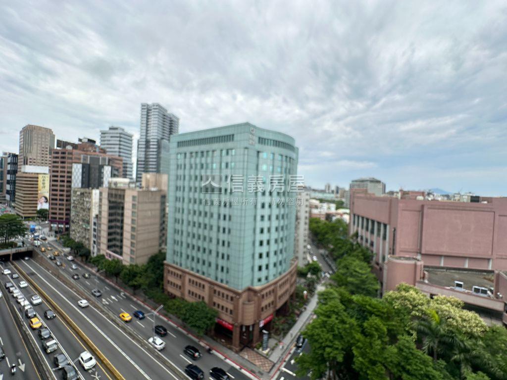 專任新寶帷幕高樓美景房屋室內格局與周邊環境