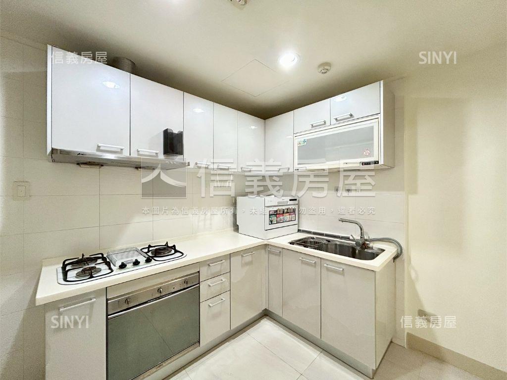 橘園中庭視野稀有四房車位房屋室內格局與周邊環境