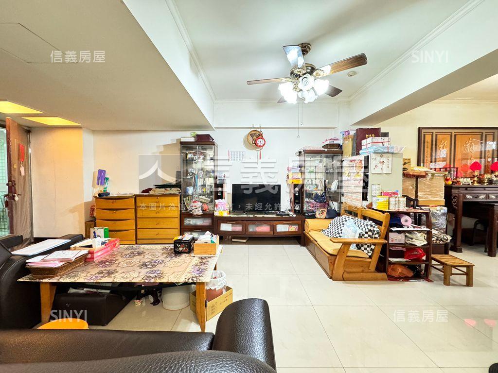 公園旁捷運高樓電梯４房房屋室內格局與周邊環境