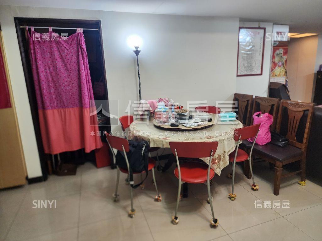 公園旁捷運高樓電梯４房房屋室內格局與周邊環境