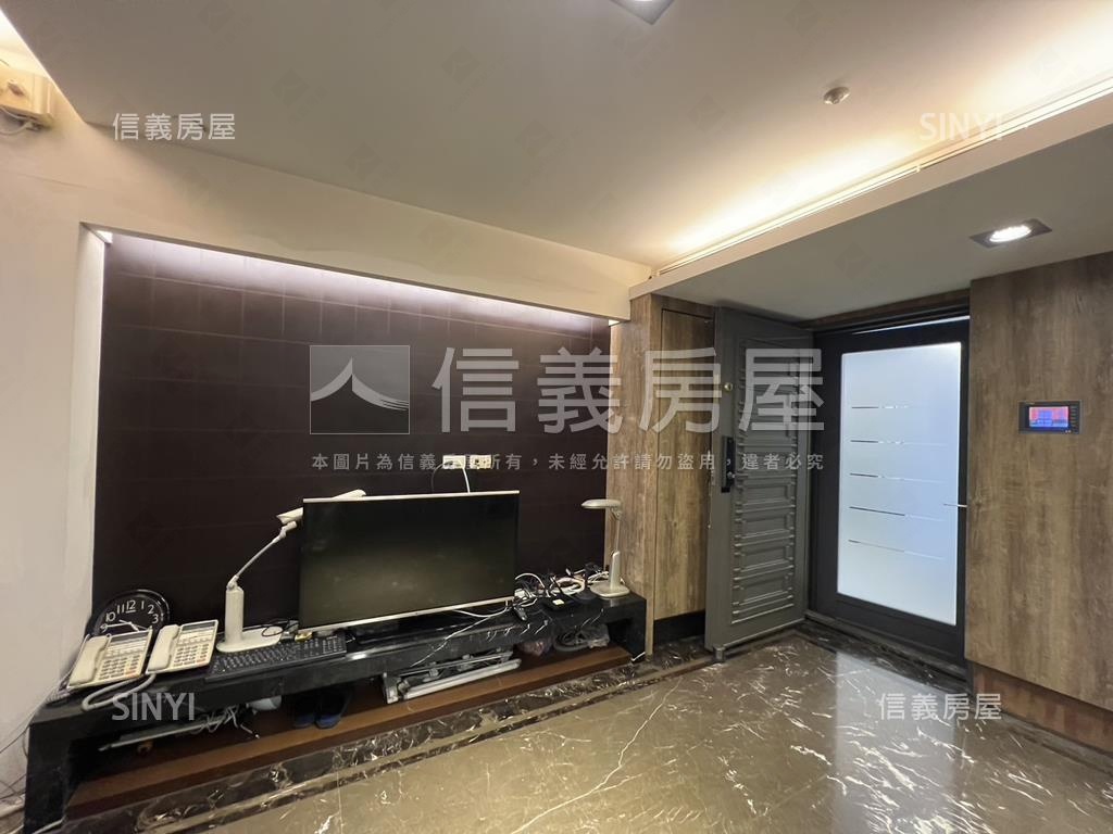 忠孝敦化質感電梯兩房房屋室內格局與周邊環境