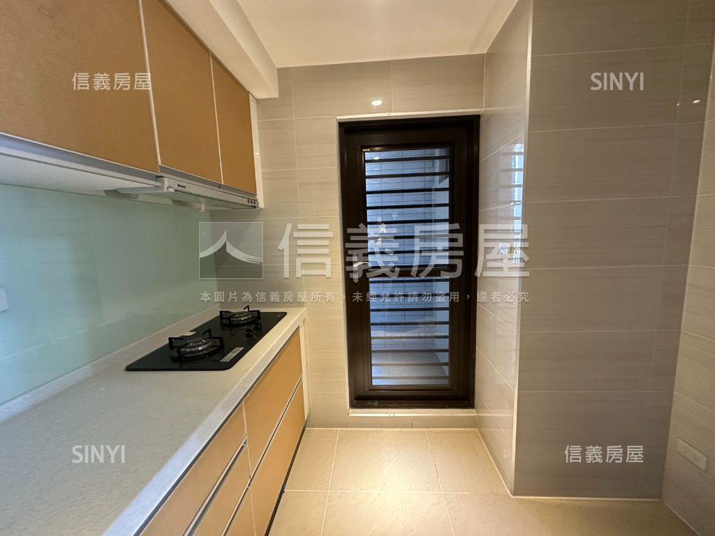 全新落成！成家電梯兩房房屋室內格局與周邊環境