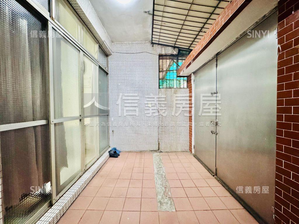 近捷運豪華都更題材一樓房屋室內格局與周邊環境