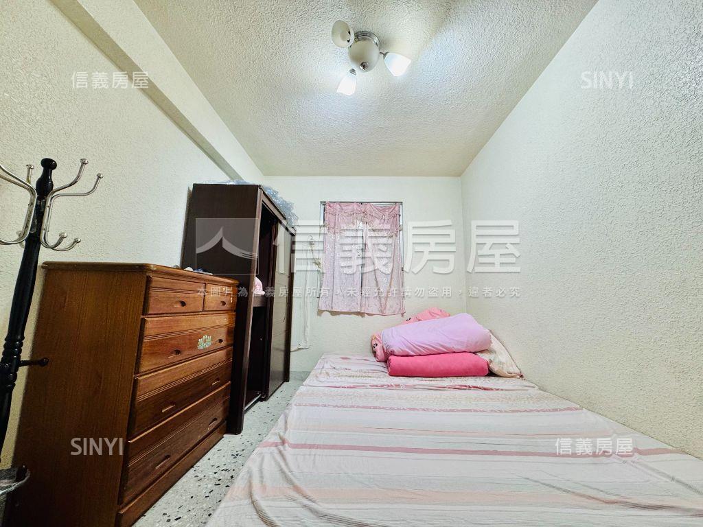 近捷運豪華都更題材一樓房屋室內格局與周邊環境