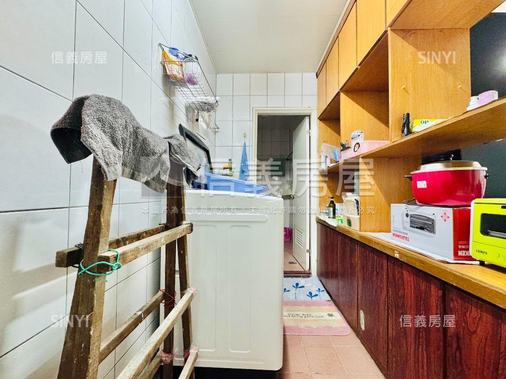 近捷運豪華都更題材一樓房屋室內格局與周邊環境